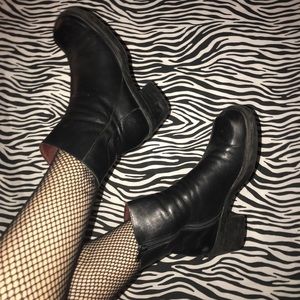 ?CHUNKY BLACK ANKLE BOOTS?